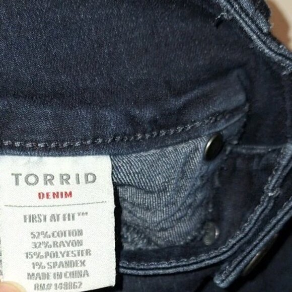 Torrid Women's Size 16 Blue Skinny Jeans Distressed And Black Jeggings 36x28 - Picture 7 of 8